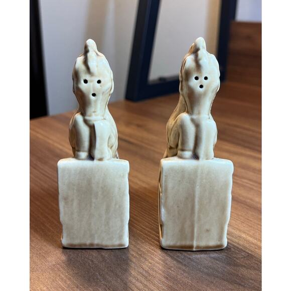 Vintage Horse Salt & Pepper Shakers Wagon Wheel Design Ceramic Tan Pair - Picture 4 of 5